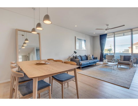 Oceanside Elegance At Superb Home Steps From Sand - Accommodation Tasmania 5