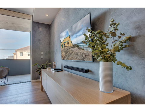 Oceanside Elegance At Superb Home Steps From Sand - Accommodation Tasmania 13