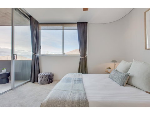 Oceanside Elegance At Superb Home Steps From Sand - Accommodation Tasmania 10