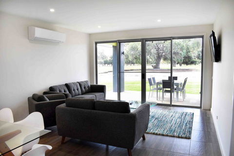 Comfort Suites Clubarham Golf Resort - Accommodation Tasmania 14
