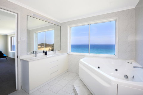 Neptune I Absolute Beachfront I Stunning Views - Accommodation Tasmania 18