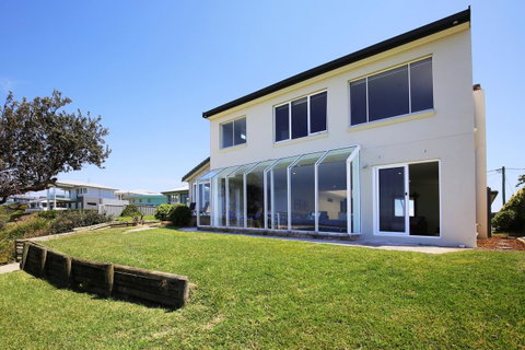 Neptune I Absolute Beachfront I Stunning Views - Accommodation Tasmania 26