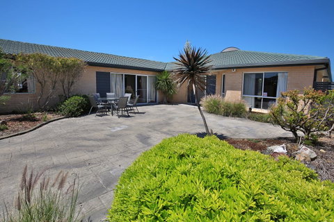 Neptune I Absolute Beachfront I Stunning Views - Accommodation Tasmania 30