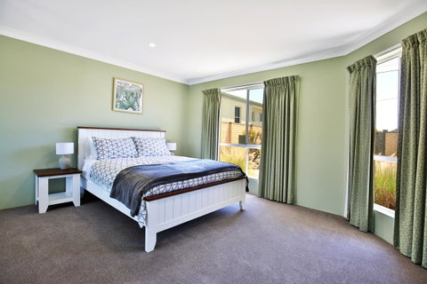 Neptune I Absolute Beachfront I Stunning Views - Accommodation Tasmania 15