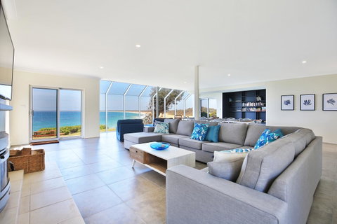 Neptune I Absolute Beachfront I Stunning Views - Accommodation Tasmania 0