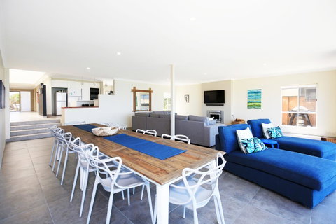 Neptune I Absolute Beachfront I Stunning Views - Accommodation Tasmania 5