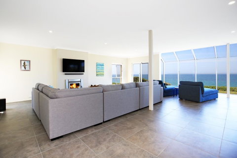 Neptune I Absolute Beachfront I Stunning Views - Accommodation Tasmania 3