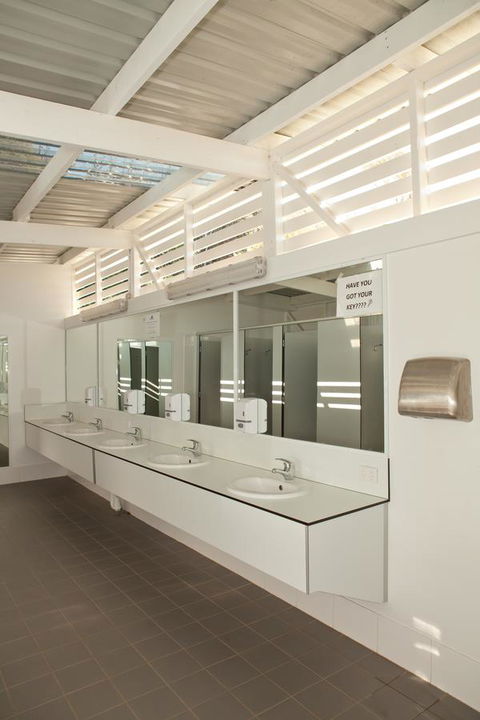 Blue Lagoon Beach Resort - Accommodation Tasmania 20