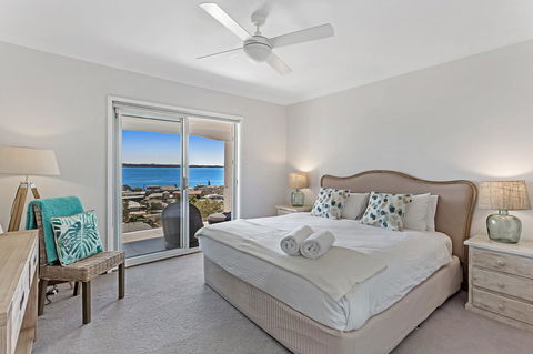 Phuza Maningi 17 Myan Close - Accommodation Tasmania 12