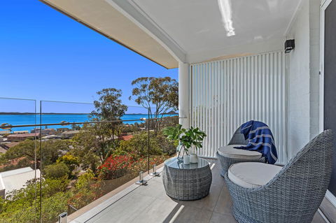Phuza Maningi 17 Myan Close - Accommodation Tasmania 1