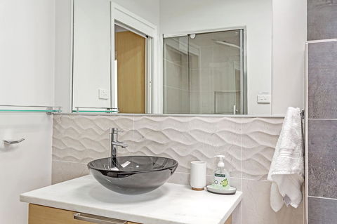 Phuza Maningi 17 Myan Close - Accommodation Tasmania 13