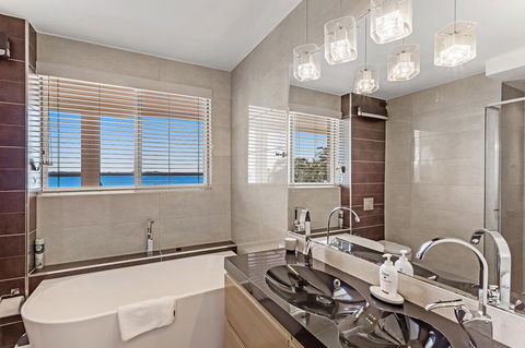 Phuza Maningi 17 Myan Close - Accommodation Tasmania 17