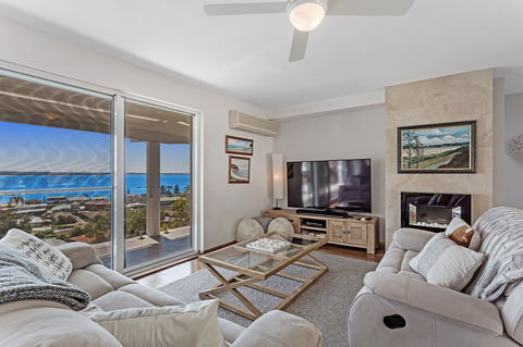 Phuza Maningi 17 Myan Close - Accommodation Tasmania 4
