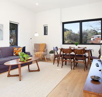 Stylish Apartment With Garage Near Bondi Beach - Accommodation Tasmania