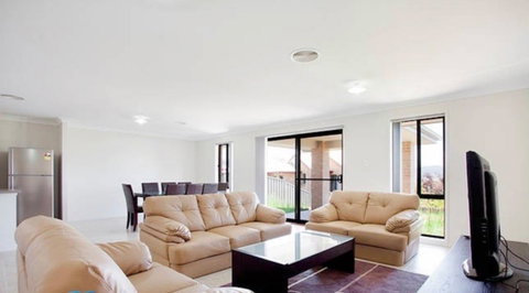 Jindabyne Executive - Accommodation Tasmania 5