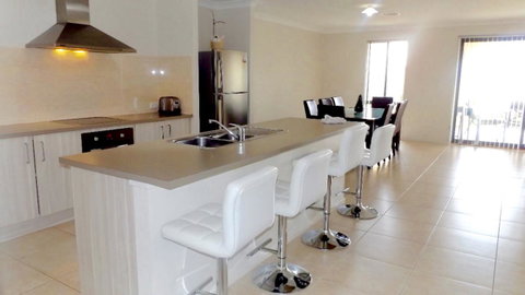 Jindabyne Executive - Accommodation Tasmania 8