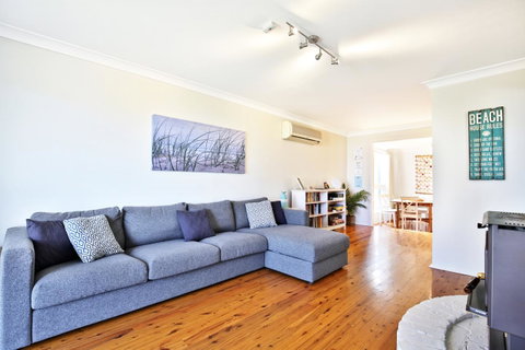 Hayes Beach House I Award Winner I 4 Mins To Beach - Accommodation Tasmania 9