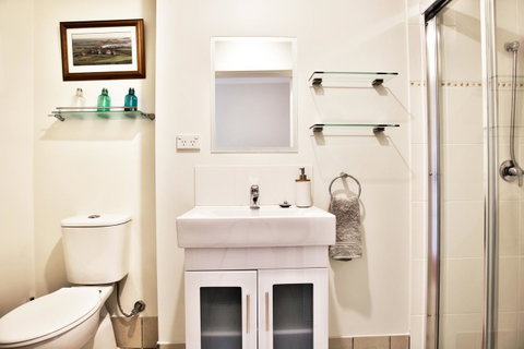 Hayes Beach House I Award Winner I 4 Mins To Beach - Accommodation Tasmania 14