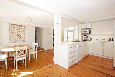 Hayes Beach House I Award Winner I 4 Mins To Beach - Accommodation Tasmania 5