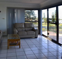 Oxley 8 at Tuncurry - Accommodation Tasmania
