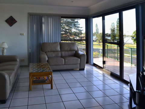 Oxley 8 At Tuncurry - Accommodation Tasmania 0