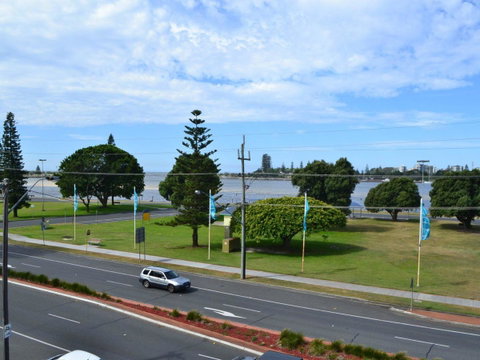 Oxley 8 At Tuncurry - Accommodation Tasmania 1