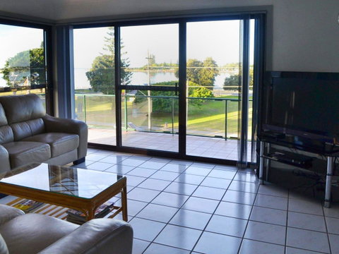 Oxley 8 At Tuncurry - Accommodation Tasmania 5
