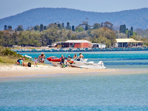 Oxley 8 At Tuncurry - Accommodation Tasmania 6