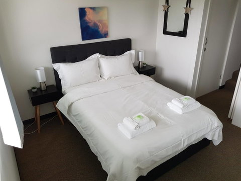 Manly Central Executive - Accommodation Tasmania 12