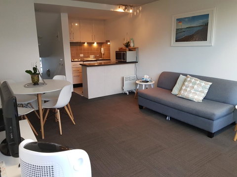Manly Central Executive - Accommodation Tasmania 9