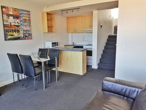 Manly Central Executive - Accommodation Tasmania 10