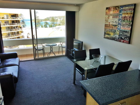 Manly Central Executive - Accommodation Tasmania 5