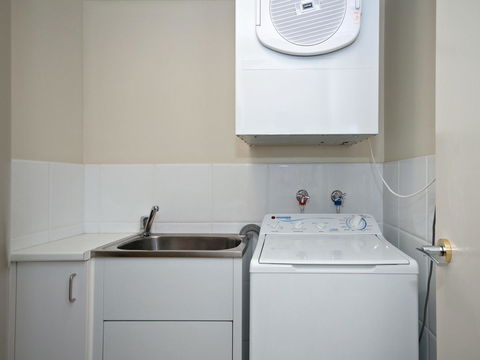 Messines Street, Breakwater Apartment, 104 - Accommodation Tasmania 10