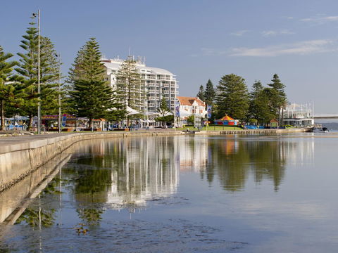 Oaks The Entrance Waterfront Suites - Accommodation Tasmania 4
