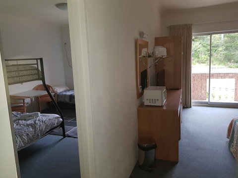 Rest Easy Motel - Accommodation Tasmania 35