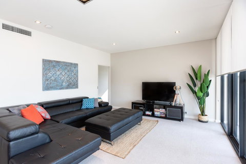 Brand New Executive Apartment - Accommodation Tasmania 22