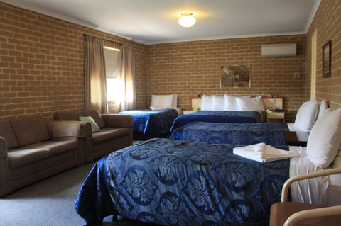 Grand Manor Motor Inn - Accommodation Tasmania 1