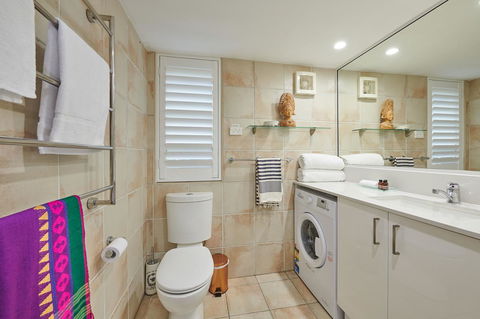 Julians Apartments - Accommodation Tasmania 9
