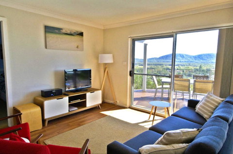 Coastwatch, 26 Comara Terrace - Accommodation Tasmania 3