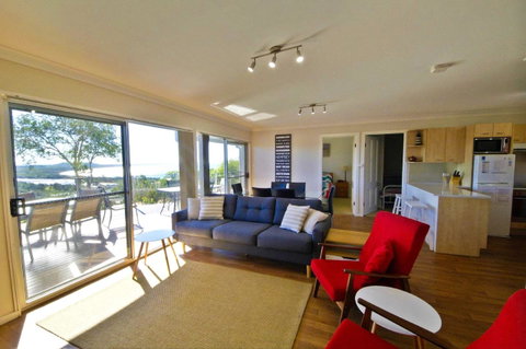 Coastwatch, 26 Comara Terrace - Accommodation Tasmania 4