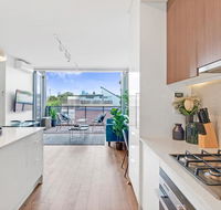 Large Light Luxe 3BDR 2BA Free Parking - walk to Sydney Uni and RPA - Accommodation Tasmania