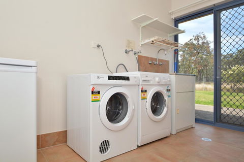 JE Guesthouse, Central To All The Hunter Valley Has To Offer - Accommodation Tasmania 38
