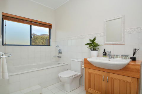 JE Guesthouse, Central To All The Hunter Valley Has To Offer - Accommodation Tasmania 23