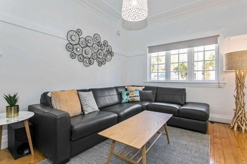 Seaspray - Manly Beach Apartment Close To The Sand - Accommodation Tasmania 5