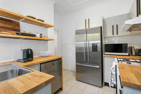 Seaspray - Manly Beach Apartment Close To The Sand - Accommodation Tasmania 7