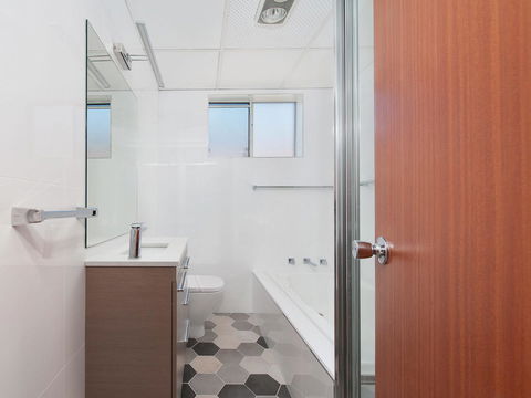 Victoria Parade, Kiah, Unit 10, 53 - Accommodation Tasmania 11