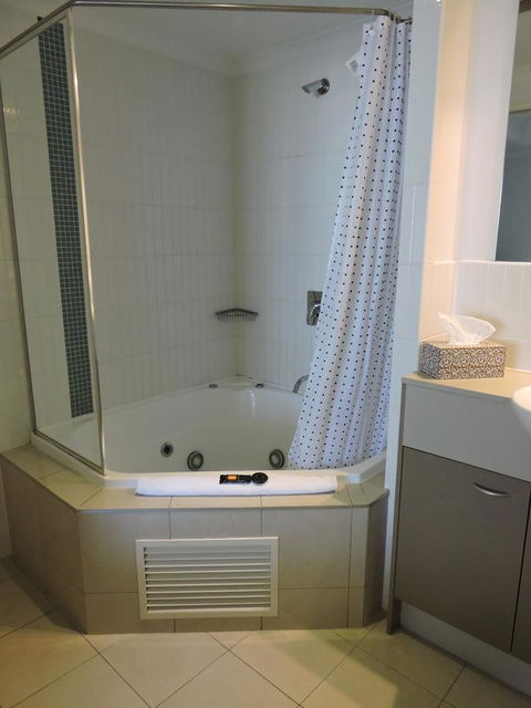 BASE Holidays - Ettalong Beach Premium Apartments - Accommodation Tasmania 16