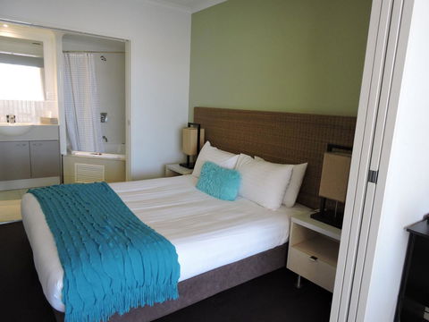 BASE Holidays - Ettalong Beach Premium Apartments - Accommodation Tasmania 4