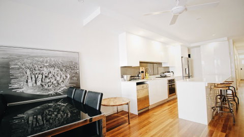 Cozy 5 Bed House In Sydney - Accommodation Tasmania 5