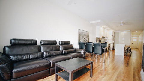 Cozy 5 Bed House In Sydney - Accommodation Tasmania 6